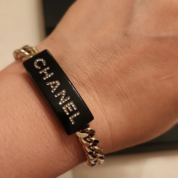 CHANEL Black Resin and Champagne Gold Chain Bracelet - Picture 5 of 7